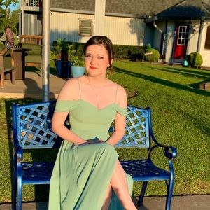 Meet your Posher, Chloe